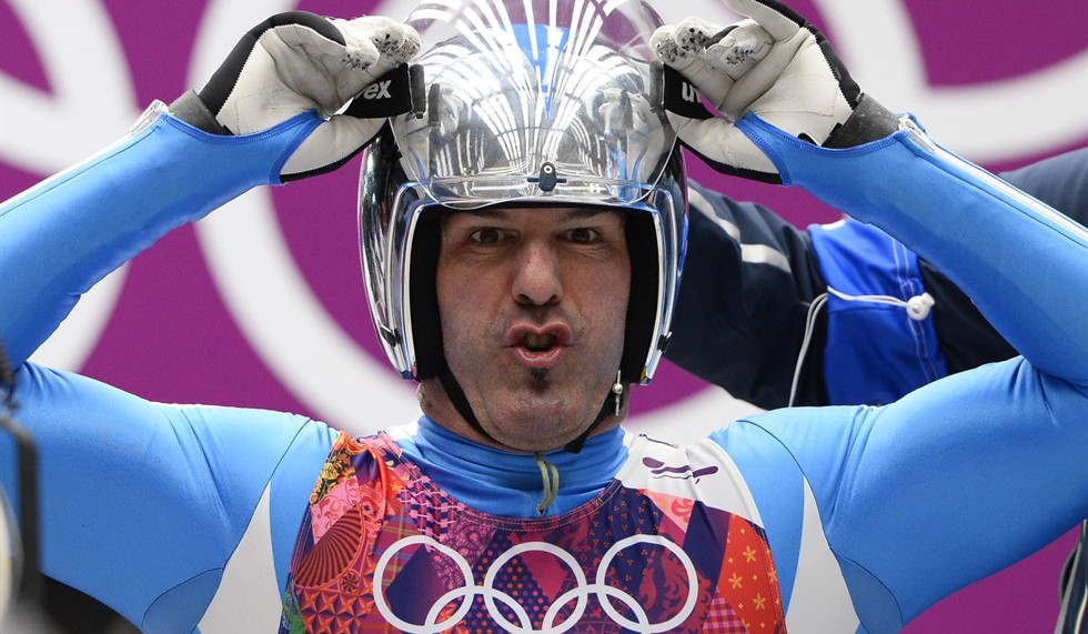 Armin Zoeggler si prepara alla discesa in una gara olimpica si Slittino