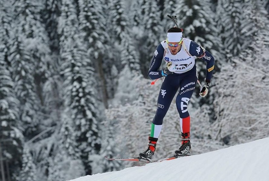 Pietro Dutto, stella del biathlon azzurro, impegnato nella gara di inseguimento in quel di Tyumen
