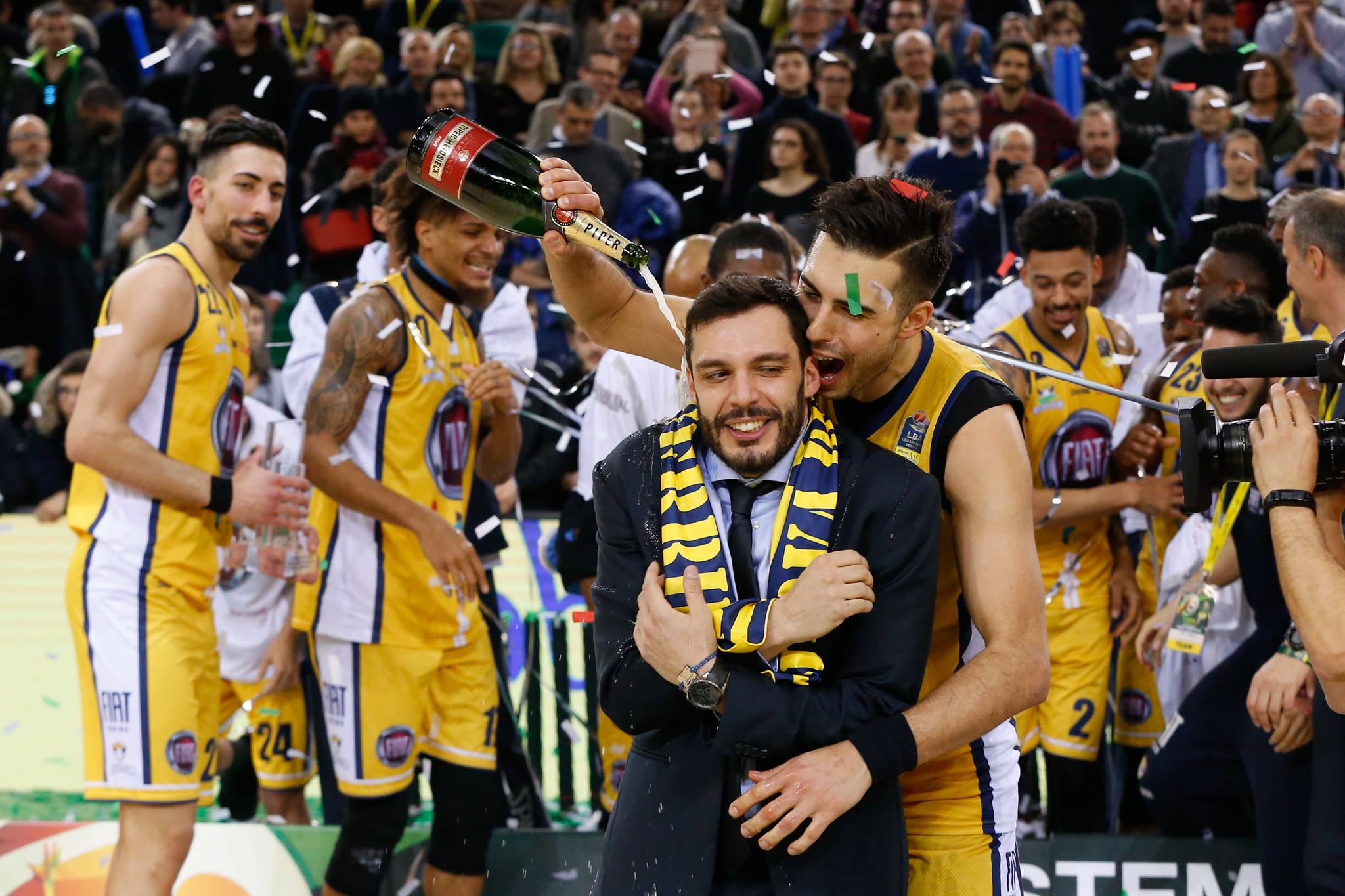 Basket Final Eight: vince Torino, in finale contro Brescia