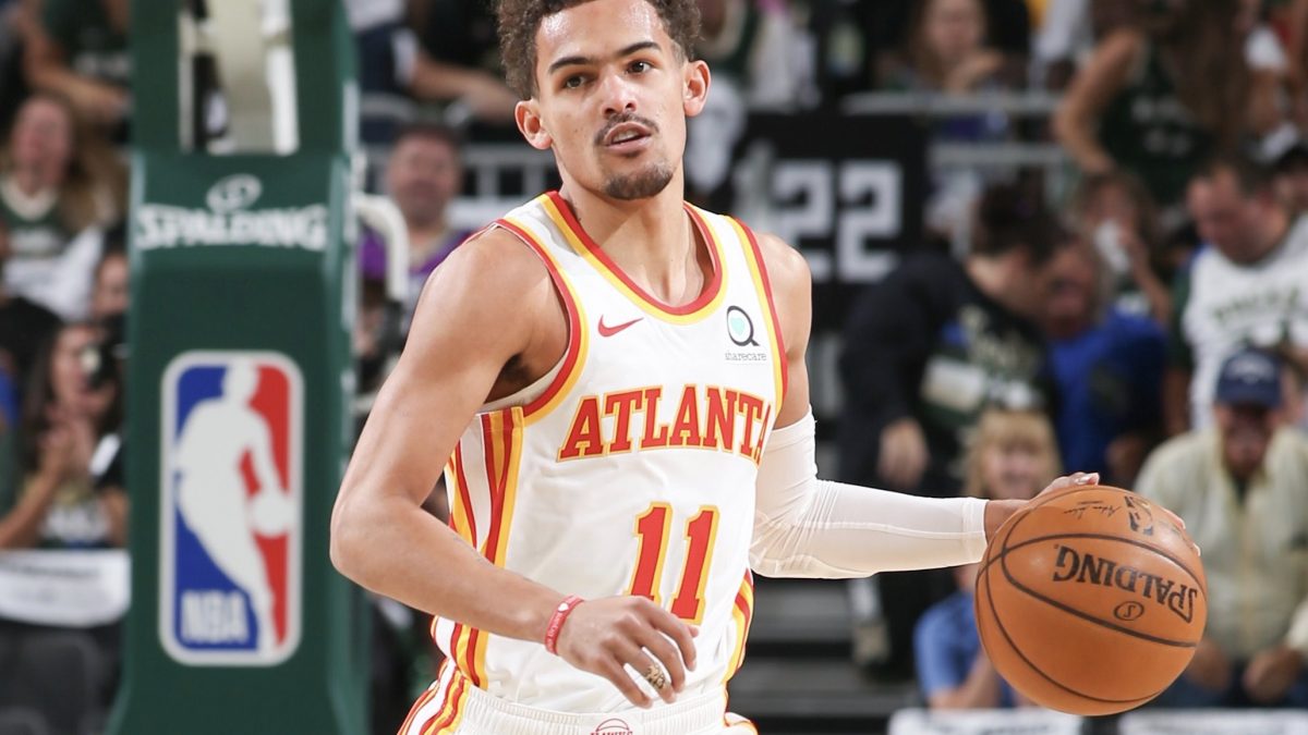 Trae Young in palleggio