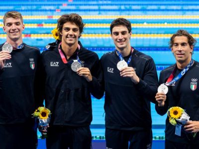 olimpiadi tokyo 2020 giorno 3 staffetta maschile stile libero 4x100 argento italia italy olympics swimming nuoto silver