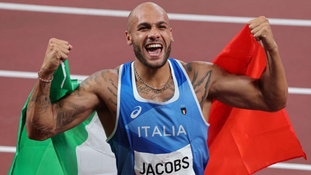 olimpiadi tokyo 2020 jacobs portabandiera cerimonia chiusura tricolore lamont marcell jacobs polemiche olympics italia italy